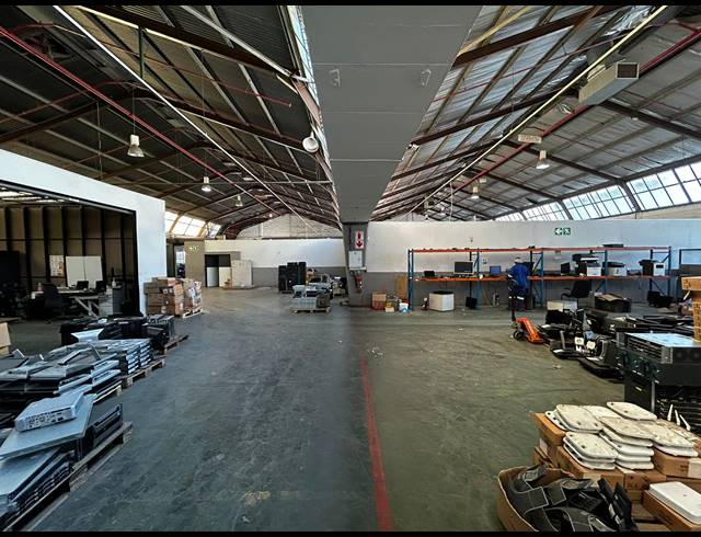 1,985M² WAREHOUSE TO LET IN KEW